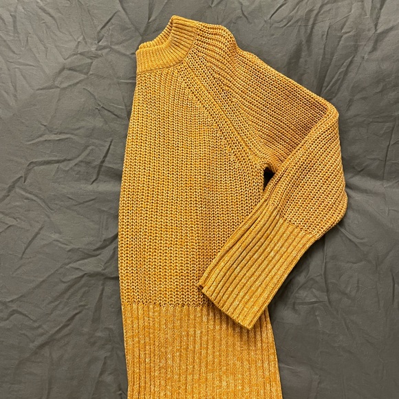Yellow over sized sweater - Picture 4 of 5